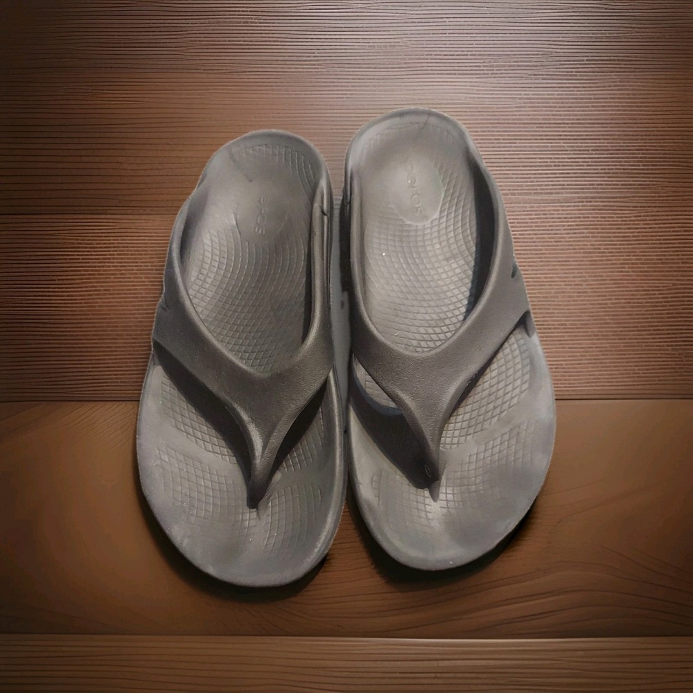 Oofos Black Sandals Flip Flops Slides Women Size 7 Men Size 5 Waterproof Y2k